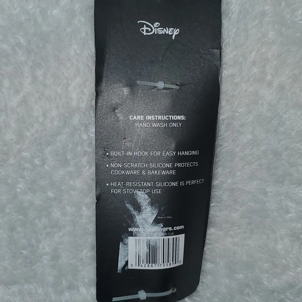 DISNEY Star Wars Silicone Tongs Millenium Falcon